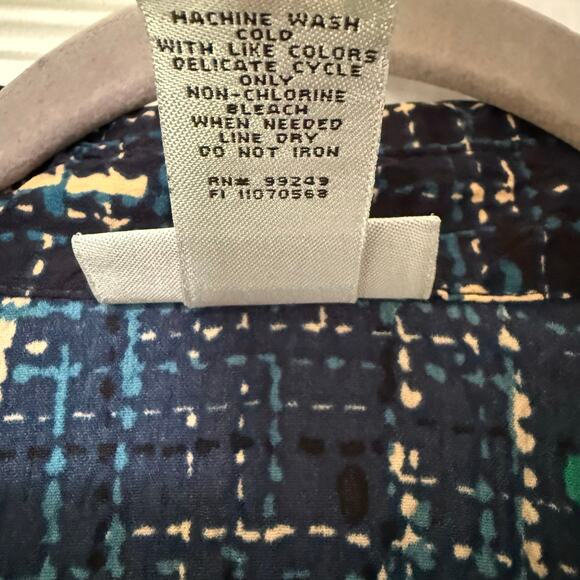 Catherines Women's Abstract Print Button Down Roll Tab Sleeve Top Size 2X - Picture 9 of 14